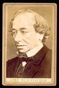 Benjamin Disraeli, Lord Beaconsfield, portrett (s/hvitt-bilde) av English Photographer
