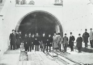 Blackwall Tunnel: inspeksjon av den undervannsdelen av dignitærer, 1895 av English Photographer