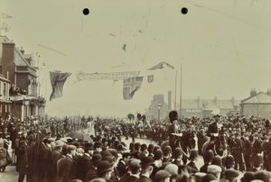 Blackwall Tunnel: slekt som prinsen av Wales, senere kong Edward VII, og prinsesse Alexandria deltar på den seremonielle åpningen av tunnelen, 1897 av English Photographer