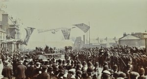 Blackwall Tunnel: slekt som prinsen av Wales, senere kong Edward VII, og prinsesse Alexandria deltar på den seremonielle åpningen av tunnelen, 1897 av English Photographer