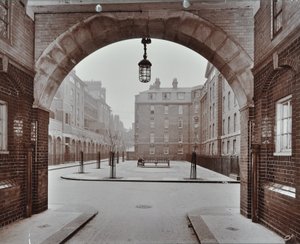 Bourne Estate: Kirkeby Buildings, London av English Photographer