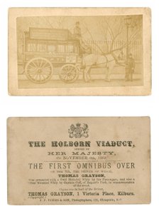 Kort (foran og bak) til minne om første omnibus kjørt over Holborn Viaduct, 6. november 1869 av English Photographer