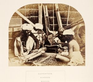 Carpenters, Hindoos, Madras, fra The People of India, av J. Forbes Watson, utgitt 1868 (albumtrykk) av English Photographer