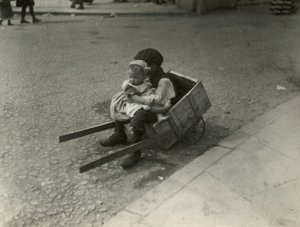 Barnefattigdom, London av English Photographer