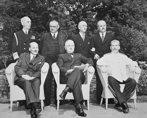 Clement Attlee (1883-1967) president Harry S. Truman (1884-1972) og Joseph Stalin (1879-1953) på Potsdam-konferansen av English Photographer