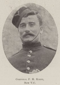 Korporal F H Kirby, ny VC av English Photographer