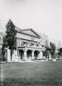 Cremorne Gardens, London: Swiss Cottage av English Photographer
