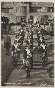 Dagenham Girl Pipers, Essex (s/hvitt bilde) av English Photographer