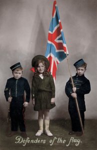 Defenders of the Flag, tre barn i uniform med Union Jack (bilde) av English Photographer