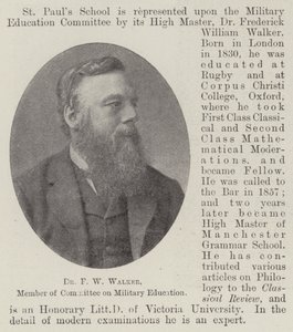 Dr F W Walker, medlem av komiteen for militær utdanning av English Photographer
