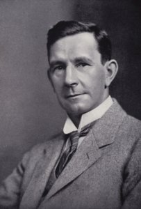 Dr G C Simpson (s/hvitt bilde) av English Photographer