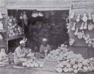 Egypt: Arabere som selger Gullehs, vannkjølere (s/hvitt bilde) av English Photographer