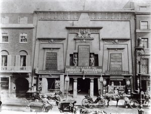 Egyptian Hall, Piccadilly 1895 av English Photographer