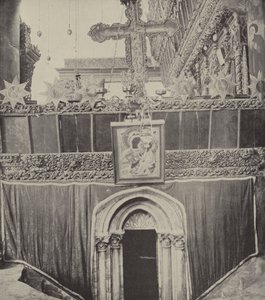 Inngang til grotten i Fødselskirken, i nabolaget der Boaz og Ruth møttes av English Photographer
