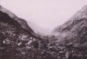 Inngang til Pass of Llanberis (s/hv-bilde) av English Photographer