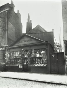 Evelyn Street: ved Deptford High Street, London, 1899 av English Photographer