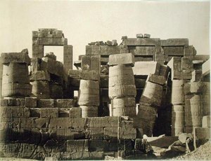 Utvendig utsikt over hypostilen til det store tempelet i Karnak av English Photographer