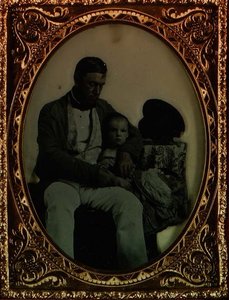 Far og barn, ca. 1850 (ambrotype_ av English Photographer