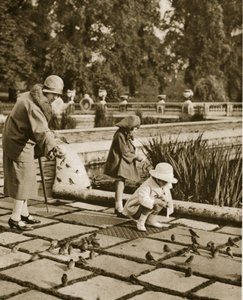 Mate spurver i Hyde Park (sepia-bilde) av English Photographer