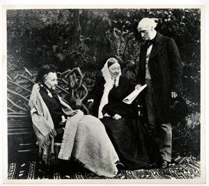 Florence Nightingale, Parthenope, Lady Verney og Sir Harry Verney på Claydon House av English Photographer