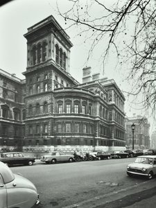 Foreign Office, Whitehall, Westminster LB: høyde til Saint James Park, 1896 av English Photographer