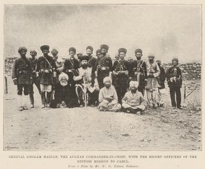 General Gholam Haidar, den afghanske øverstkommanderende, med eskorteoffiserene fra den britiske misjonen til Cabul av English Photographer
