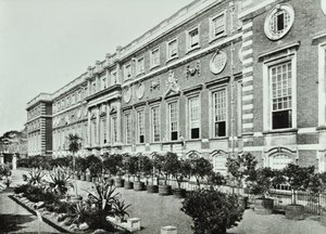 Hampton Court Palace, Hampton Court Road, Richmond: The Terrace, Wrens Court, 1896 av English Photographer