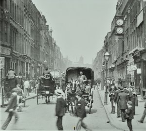 Hatton Garden: ser nordover fra Holborn Circus, London, 1895 av English Photographer