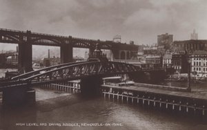 High Level and Swing Bridges, Newcastle-On-Tyne (s/hvitt-bilde) av English Photographer