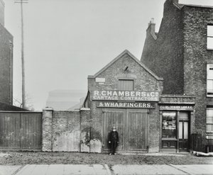 High Street, North Woolwich; senere Pier Road, 1899 av English Photographer