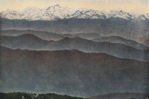 Himalaya-fjellene (farget bilde) av English Photographer