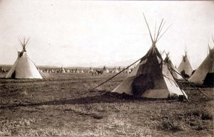 Indian Telts, fotografert av Royal Engineers on the Forty-Ninth Parallel (sepia-bilde) av English Photographer