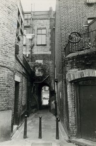 Jack the Ripper: Woods Buildings, Whitechapel Road av English Photographer