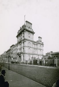 Junior Naval and Military Club, London av English Photographer