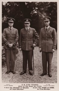 Kong George V, prinsen av Wales og hertugen av York i flyvåpenuniform av English Photographer