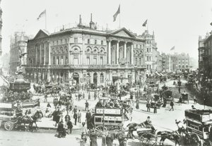 London Pavilion, Piccadilly Circus, Westminster LB: ser østover, 1895 av English Photographer