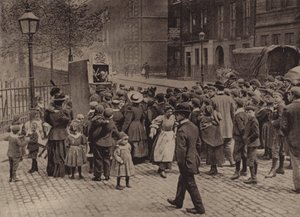 London: Punch and Judy Show (s/hvitt-bilde) av English Photographer