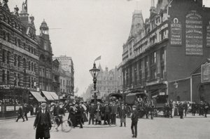 London: Tottenham Court Road (s/hvitt bilde) av English Photographer