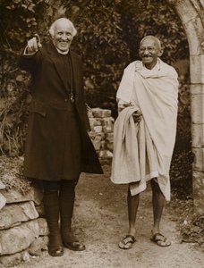 Mahatma Gandhi, indisk leder for bevegelsen for uavhengighet fra britisk styre (s/hvitt-bilde) av English Photographer
