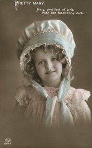 Mary, den peneste av jentene, med sine fascinerende krøller av English Photographer