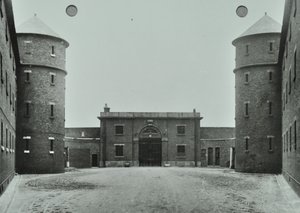 Millbank Prison: nede, hovedkorridor, 1885 av English Photographer