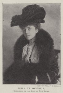 Frøken Alice Roosevelt, gudmor til Kaisers New Yacht av English Photographer