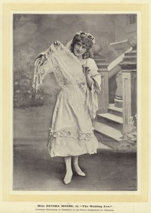 Miss Decima Moore, i The Wedding Eve
