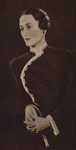 Fru Simpson, fremtidig hertuginne av Windsor (s/hvitt bilde) av English Photographer