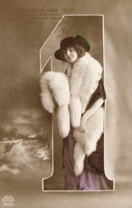Nyttårs gratulasjonskort med et portrett av en ung kvinne kledd i pels (bilde) av English Photographer
