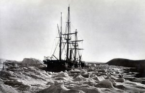Nordpolen:"" Alert"" nappet nær cape Beechey, Robeson-kanalen - i "" Fortelling om en reise til Polarsee under 1875-76", G.S. Nares, red. London av English Photographer