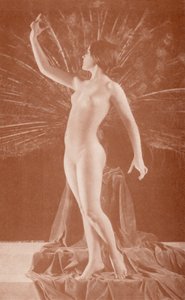 Nudistkunst: Forfengelighet (s/h-bilde) av English Photographer