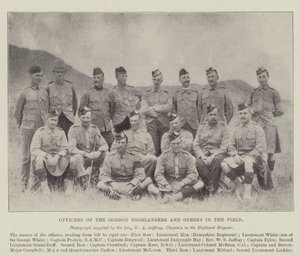 Offiserer for Gordon Highlanders og andre i felten av English Photographer