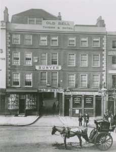 Old Bell Tavern and Hotel, London av English Photographer