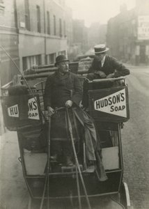 Omnibus og sjåfør av English Photographer